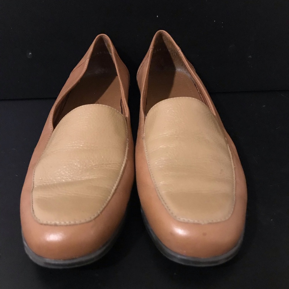 Trotters “Jess” Two-Toned Shoes Size 6